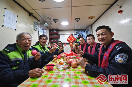 _泉港:送“福”登台轮 两岸情意浓_泉港:送“福”登台轮 两岸情意浓