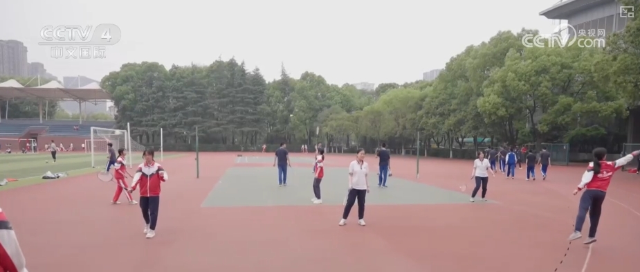为高考护航__交警护航高考图片