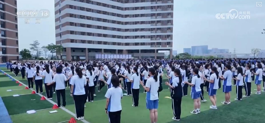 交警护航高考图片__为高考护航