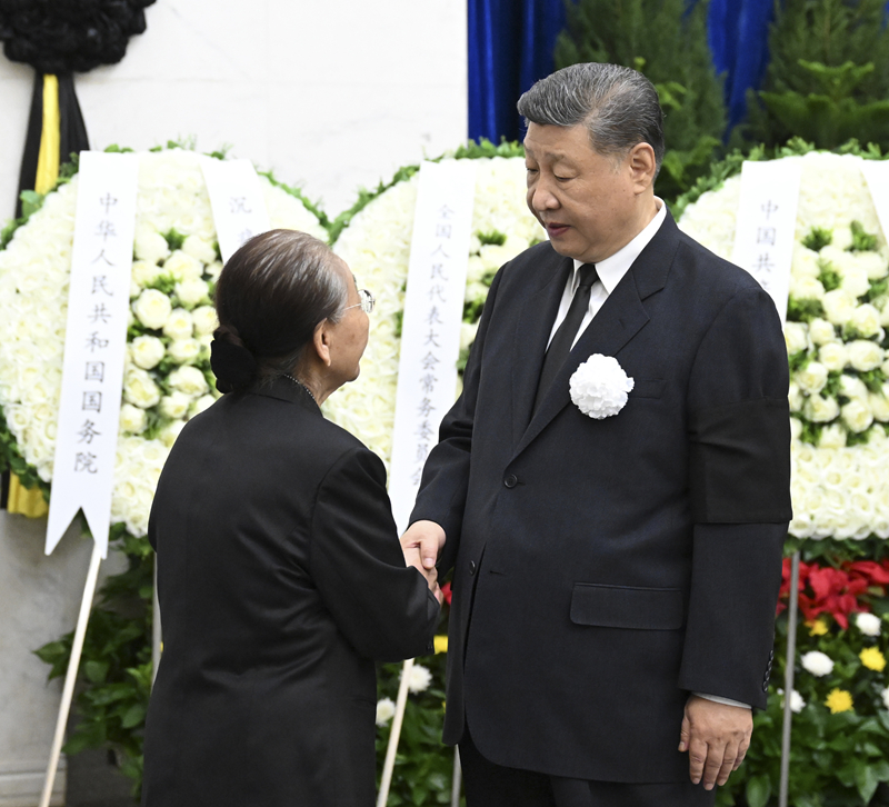 热地同志遗体在京火化 习近平等到八宝山革命公墓送别__热地同志遗体在京火化 习近平等到八宝山革命公墓送别
