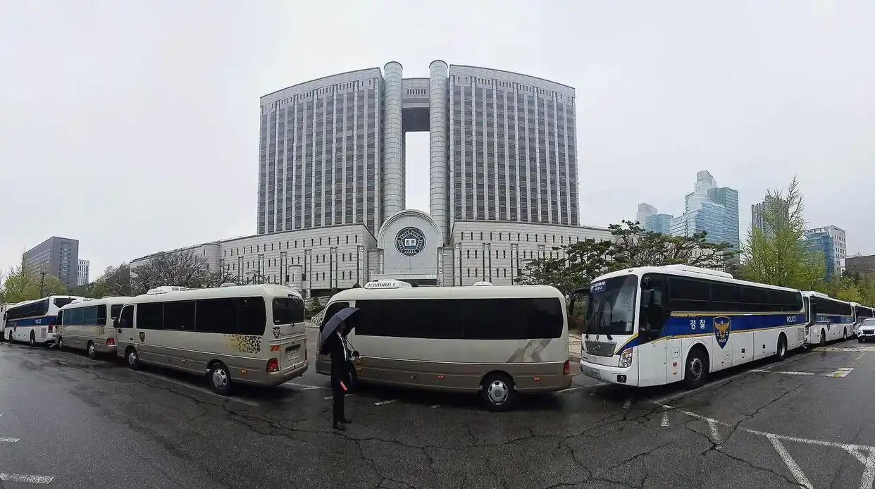 8次发言6提“荒唐” 尹锡悦内乱案首场公审细节公布__8次发言6提“荒唐” 尹锡悦内乱案首场公审细节公布