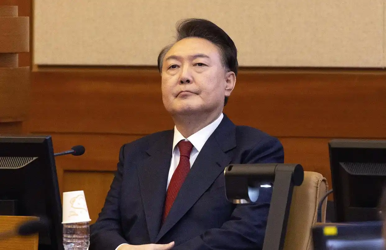 8次发言6提“荒唐” 尹锡悦内乱案首场公审细节公布__8次发言6提“荒唐” 尹锡悦内乱案首场公审细节公布