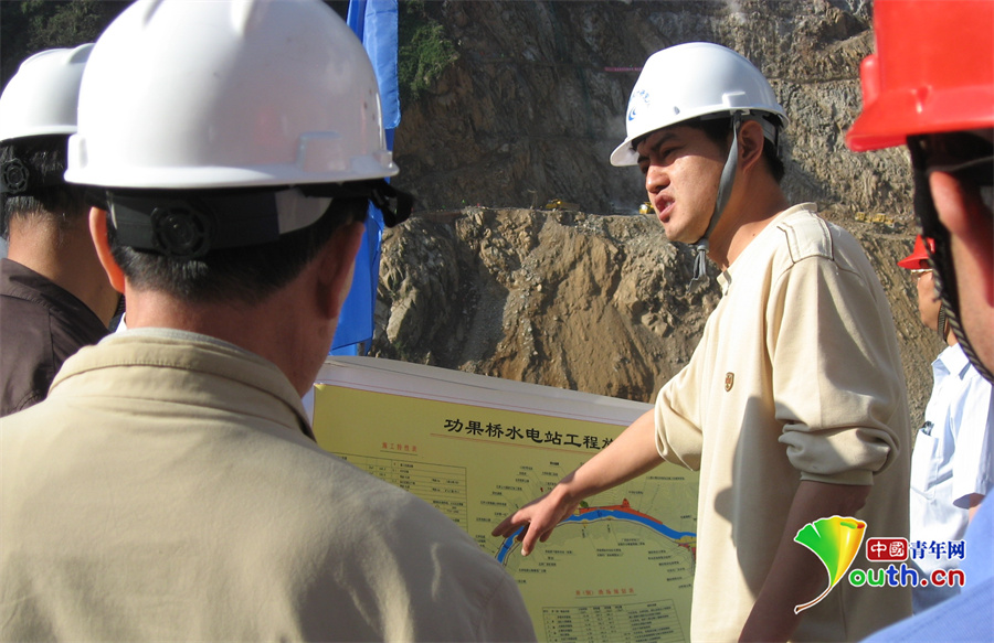 【青春华章·向西而歌】电建人王明疆：踏浪追光三十载 跋山涉水淬青春__【青春华章·向西而歌】电建人王明疆：踏浪追光三十载 跋山涉水淬青春