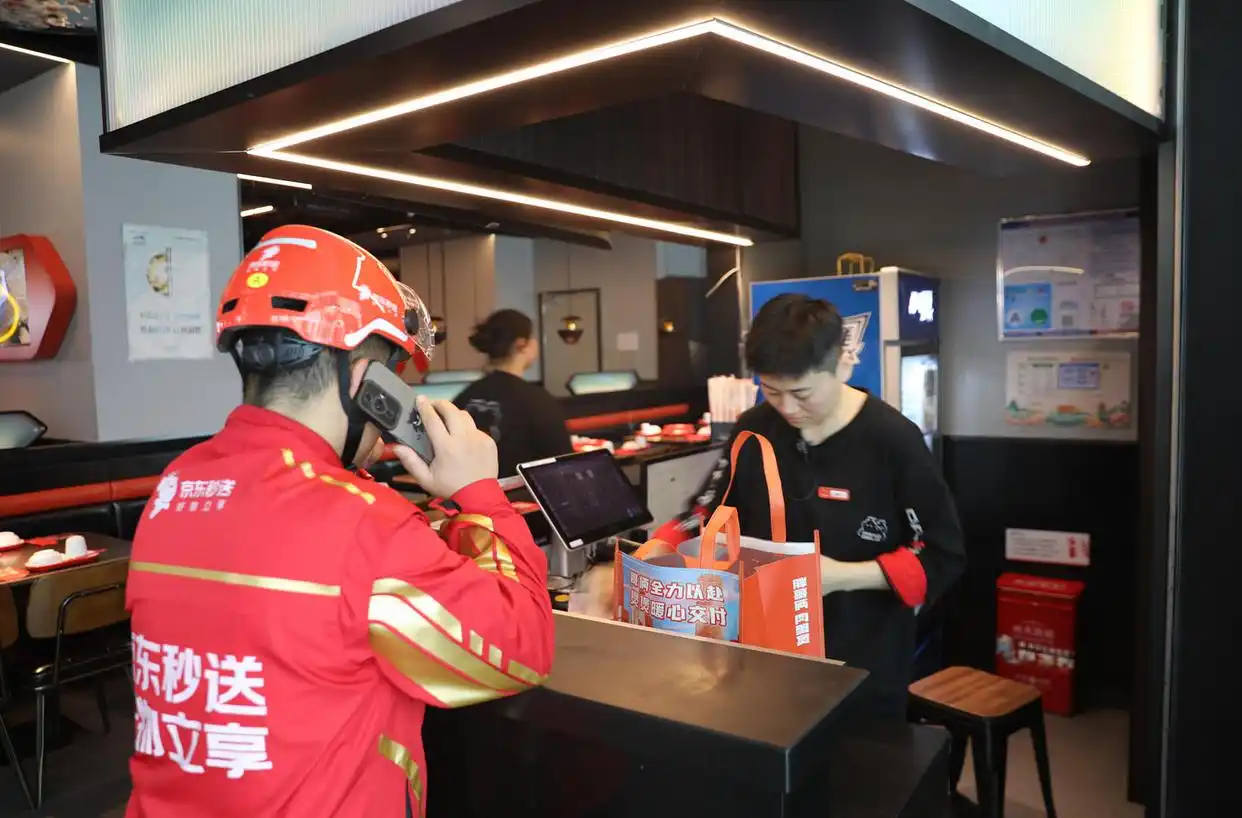 外卖平台“三国杀”开新局：有骑手转跑京东称单价稍高，有商家仍在观望比较服务质量__外卖平台“三国杀”开新局：有骑手转跑京东称单价稍高，有商家仍在观望比较服务质量