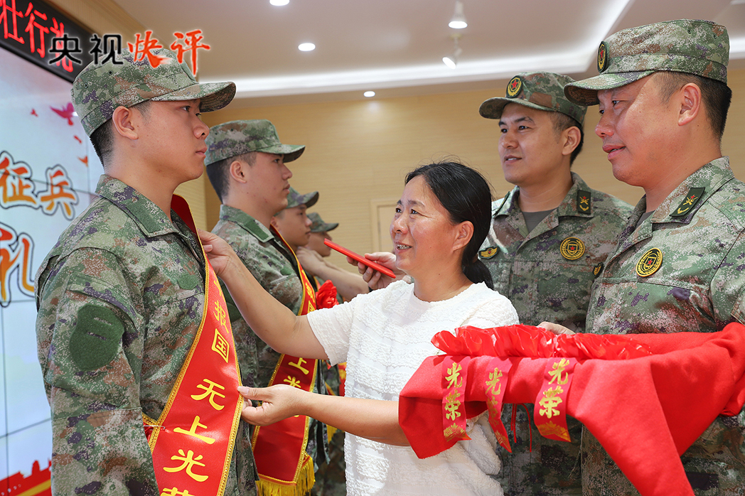 【央视快评】共同续写爱我人民爱我军的时代新篇_【央视快评】共同续写爱我人民爱我军的时代新篇_